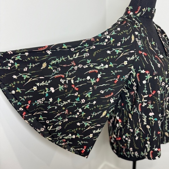 Design Lab Lord & Taylor Black Floral V-Neck Open Sleeve Blouse (S) - Picture 5 of 9
